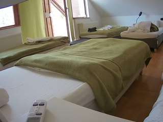 voyeurcam-julmodels-bed-2 live webcam show