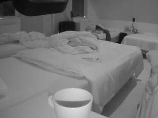 voyeurcam-julmodels-bed-2 live webcam show