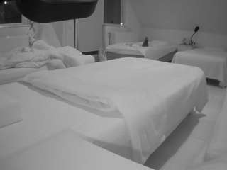voyeurcam-julmodels-bed-2