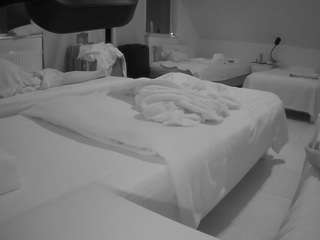 voyeurcam-julmodels-bed-2 live webcam show