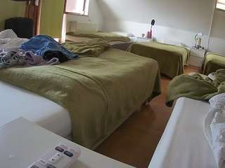 voyeurcam-julmodels-bed-2 live webcam show