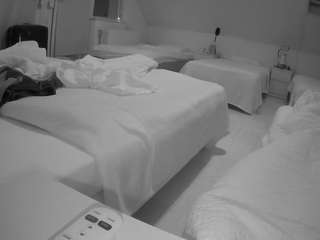 voyeurcam-julmodels-bed-2 live webcam show