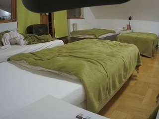 voyeurcam-julmodels-bed-2