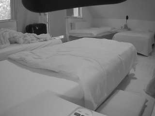 voyeurcam-julmodels-bed-2