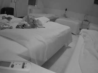 voyeurcam-julmodels-bed-2 live webcam show