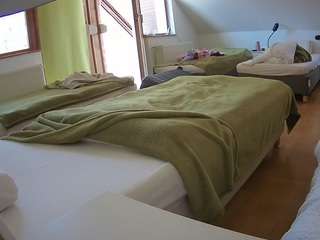 voyeurcam-julmodels-bed-2 live webcam show