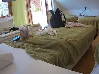 voyeurcam-julmodels-bed-2