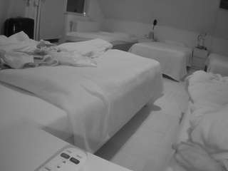 voyeurcam-julmodels-bed-2 live webcam show
