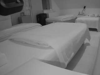 voyeurcam-julmodels-bed-2 live webcam show