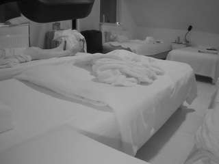 voyeurcam-julmodels-bed-2