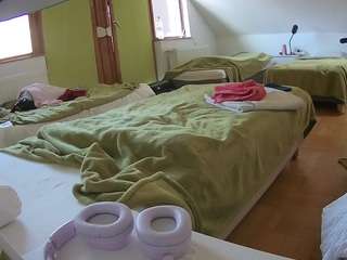 voyeurcam-julmodels-bed-2