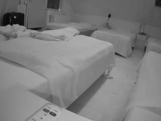 voyeurcam-julmodels-bed-2