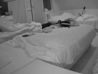 voyeurcam-julmodels-bed-2