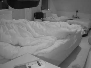 voyeurcam-julmodels-bed-2