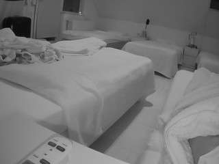 voyeurcam-julmodels-bed-2