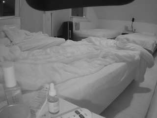 voyeurcam-julmodels-bed-2