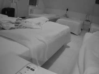 voyeurcam-julmodels-bed-2