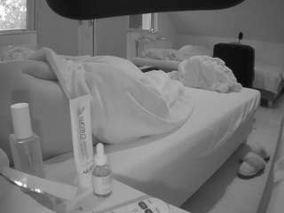 voyeurcam-julmodels-bed-2