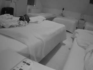 voyeurcam-julmodels-bed-2