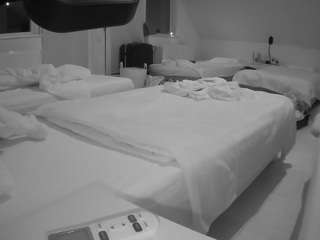 voyeurcam-julmodels-bed-2
