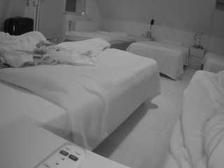 voyeurcam-julmodels-bed-2