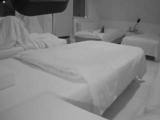 voyeurcam-julmodels-bed-2