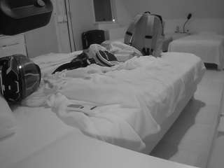 voyeurcam-julmodels-bed-2
