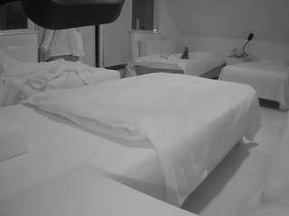 voyeurcam-julmodels-bed-2