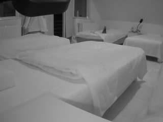 voyeurcam-julmodels-bed-2