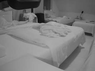 voyeurcam-julmodels-bed-2