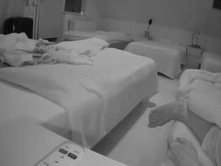 voyeurcam-julmodels-bed-2