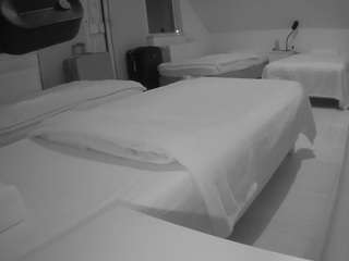 voyeurcam-julmodels-bed-2