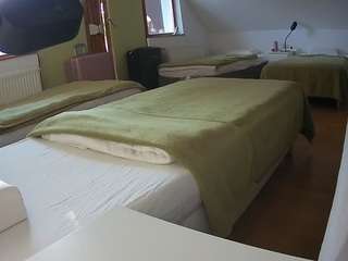 voyeurcam-julmodels-bed-2