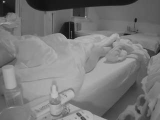 voyeurcam-julmodels-bed-2