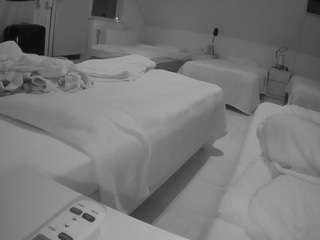 voyeurcam-julmodels-bed-2