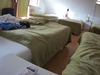 voyeurcam-julmodels-bed-2