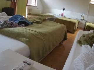 voyeurcam-julmodels-bed-2