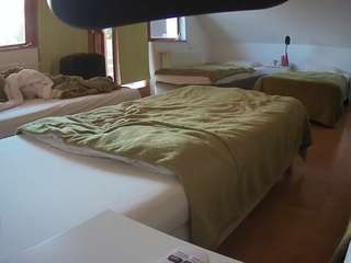 voyeurcam-julmodels-bed-2