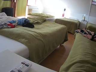 voyeurcam-julmodels-bed-2