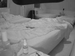 voyeurcam-julmodels-bed-2