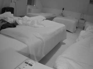 voyeurcam-julmodels-bed-2