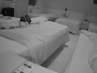 voyeurcam-julmodels-bed-2
