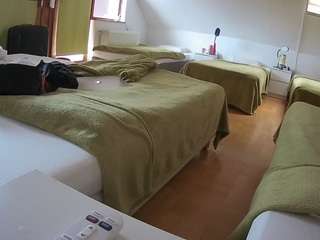 voyeurcam-julmodels-bed-2