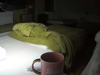 voyeurcam-julmodels-bed-2