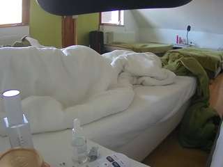 voyeurcam-julmodels-bed-2