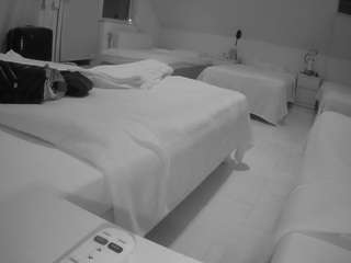 voyeurcam-julmodels-bed-2