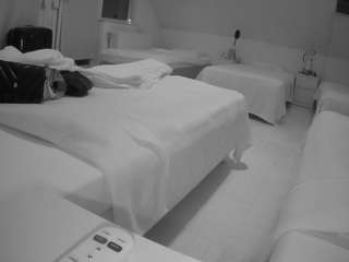 voyeurcam-julmodels-bed-2