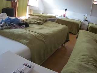 voyeurcam-julmodels-bed-2