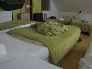 voyeurcam-julmodels-bed-2 camsoda