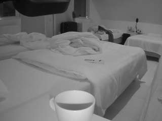 voyeurcam-julmodels-bed-2